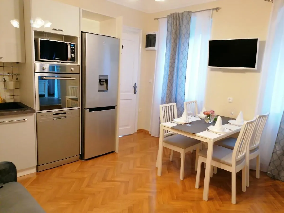 Apartman Lusetic أوباتيا شقة