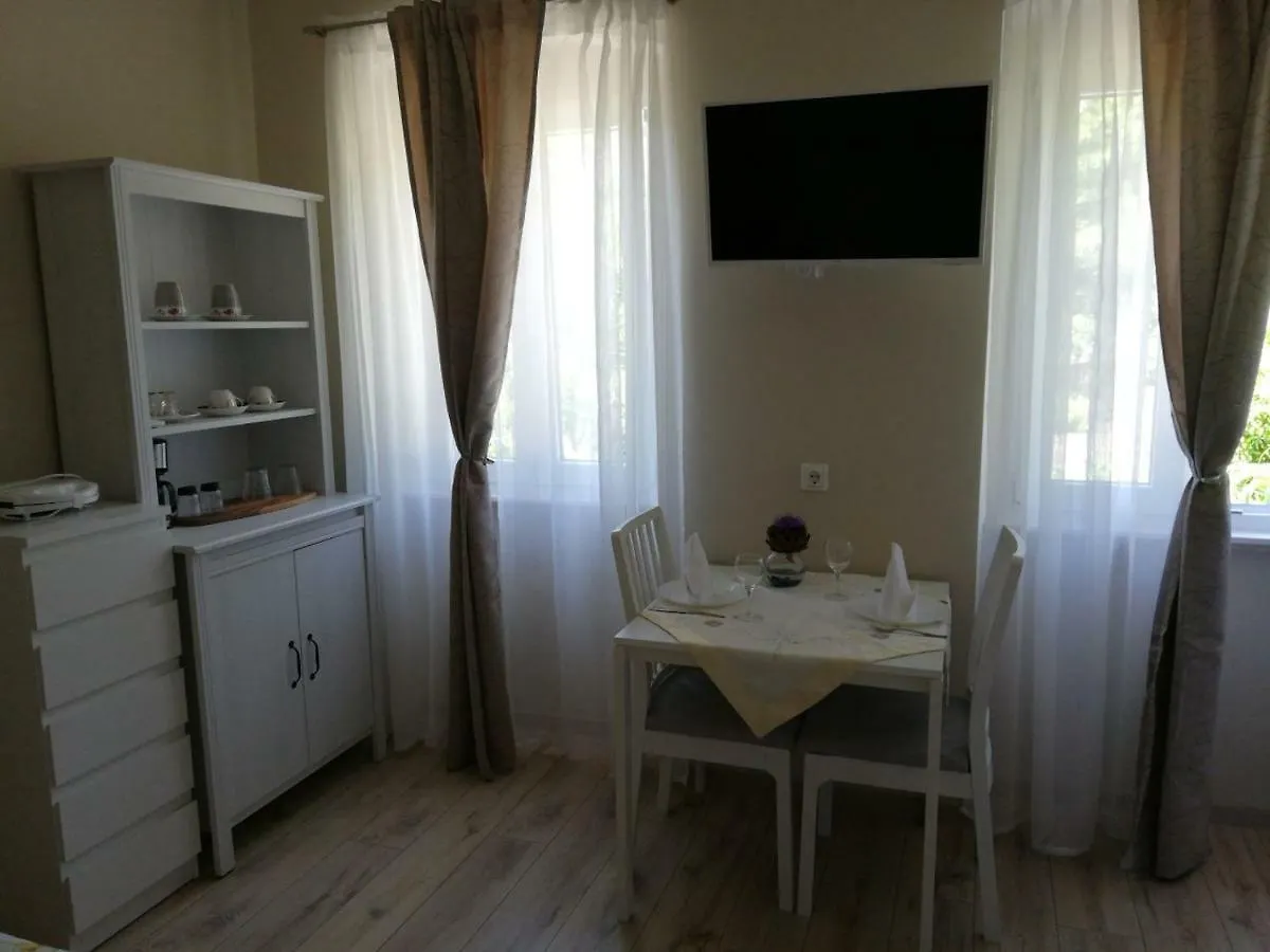 Apartman Lusetic أوباتيا 0*,